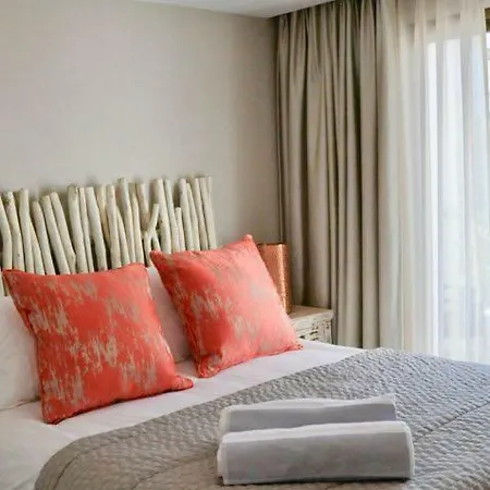 Luxury In La Isla, Puerto Banus *