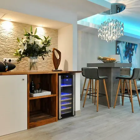 Luxury In La Isla, Puerto Banus *