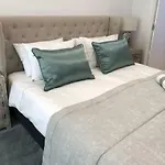 아파트 Luxury In La Isla, Puerto Banus 마르베야