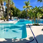 Luxury In La Isla, Puerto Banus 아파트 마르베야